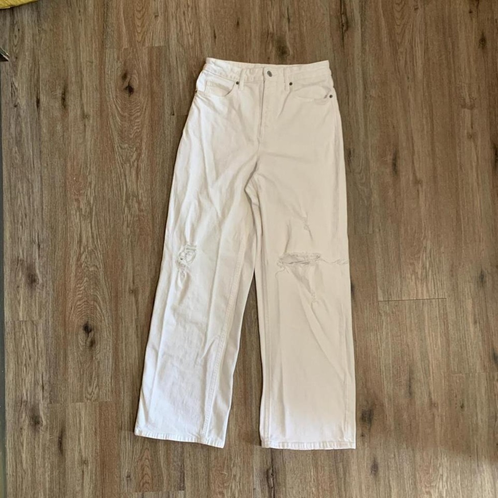Old Navy wide leg high-rise distressed‎ denim jeans in white - size small womens